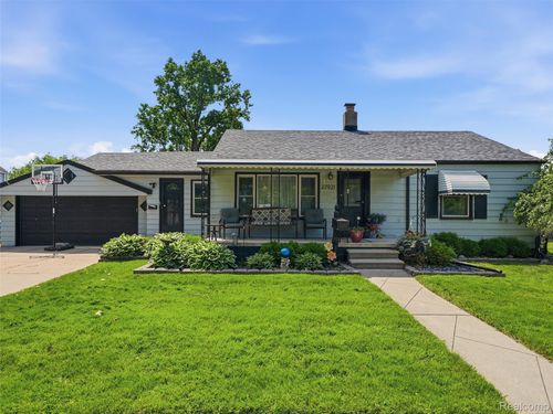 27921 Larchmont Street, St Clair Shores, MI, 48081 | Card Image