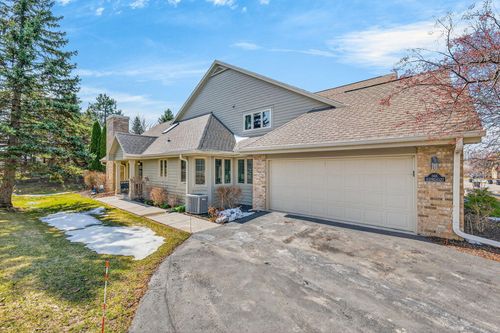N21W24327 Cumberland Dr, Pewaukee, WI, 53072-5825 | Card Image