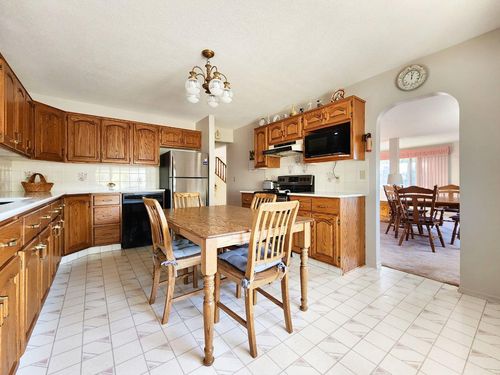 112 43 Ave W, Claresholm, AB, T0L0T0 | Card Image