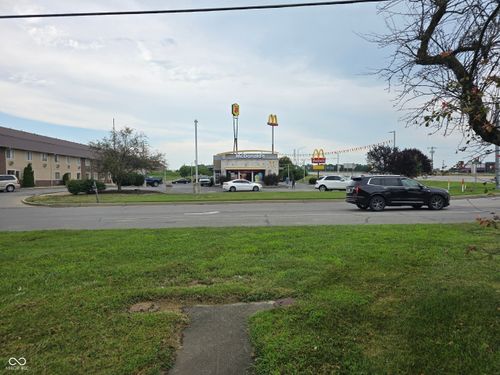 13 W Rampart St, Shelbyville, IN, 46176-9293 | Card Image