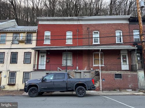 563 S Centre St, Pottsville, PA, 17901-3511 | Card Image