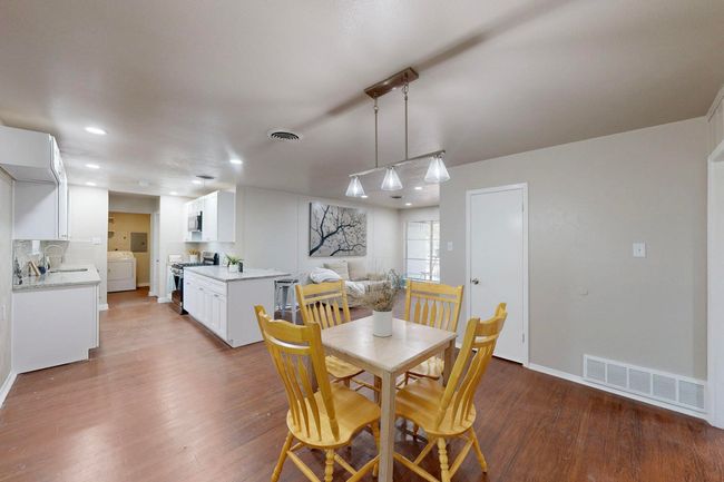 128 Se Gardens Blvd, House other with 3 bedrooms, 2 bathrooms and null parking in Burleson TX | Image 13