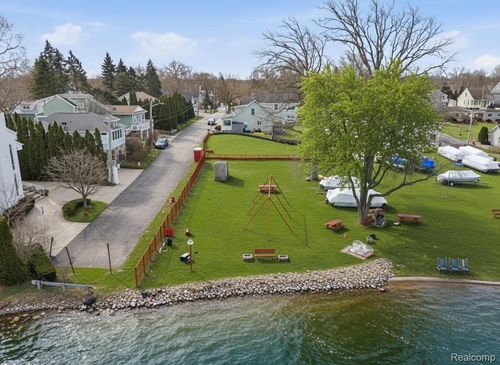 1628 Beechmont St, Keego Harbor, MI, 48320-1120 | Card Image
