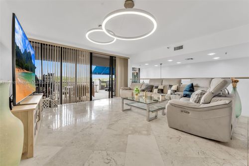 1621-454 Poinciana Dr, Sunny Isles Beach, FL, 33160-4534 | Card Image