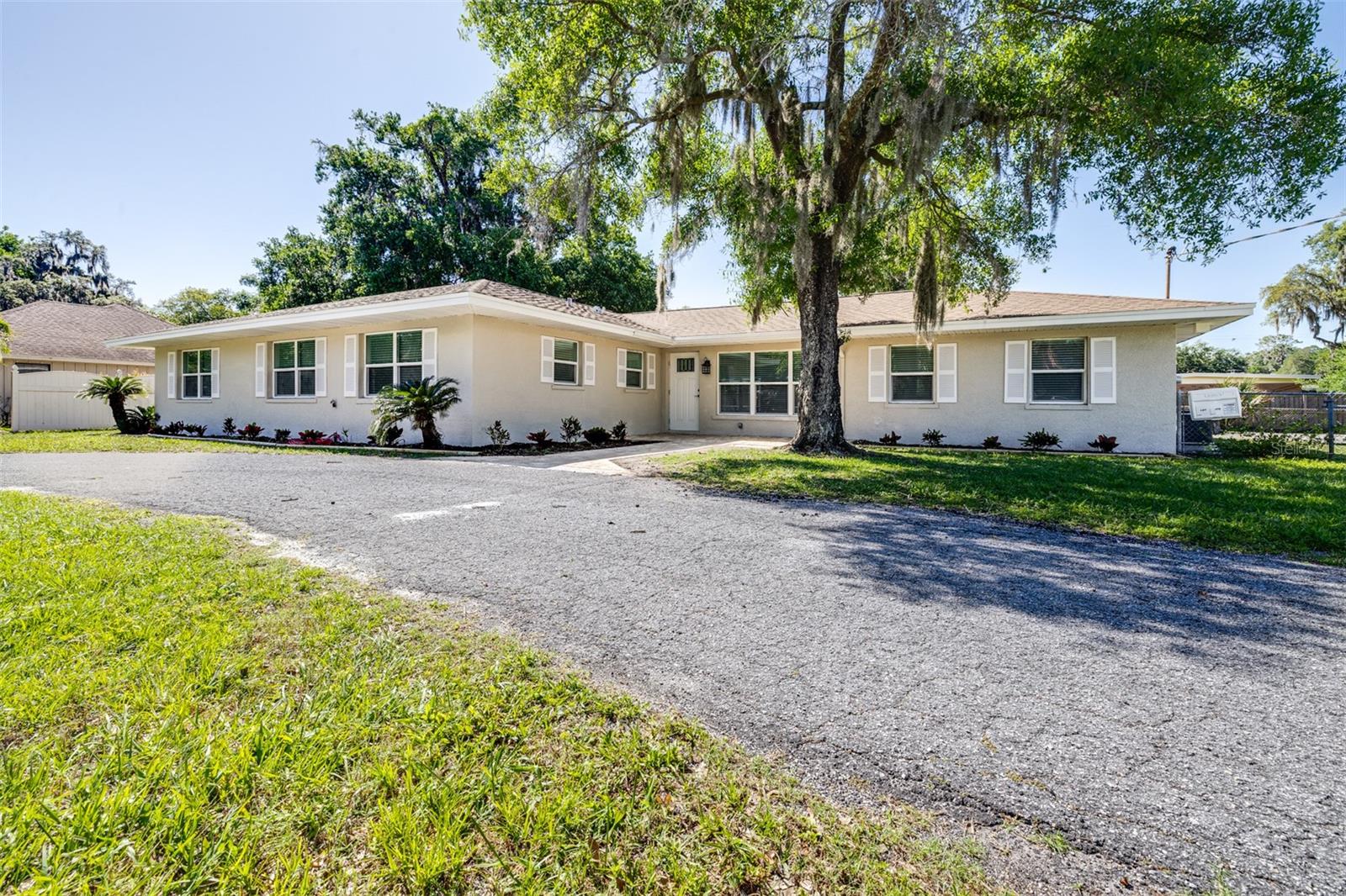 Pinedale Dr, Plant City, FL 33563