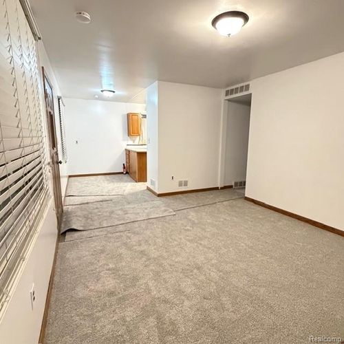 8278 Westpoint St, Taylor, MI, 48180-2240 | Card Image