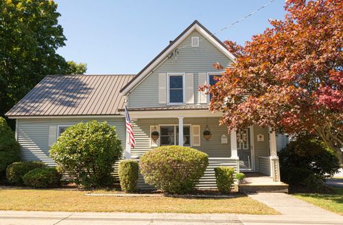 24 Lake St, Hudson, MA, 01749-1626 | Card Image