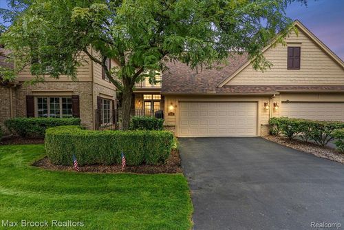 654 Deauville Lane Lane, Bloomfield Charter Township, MI, 48304 | Card Image