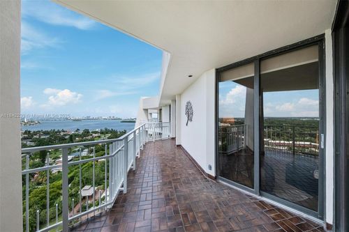 ph-11-1000 Quayside Ter, Miami, FL, 33138-2221 | Card Image