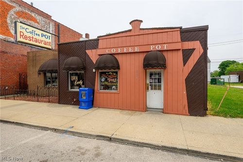 205 2nd St Nw, Barberton, OH, 44203-2529 | Card Image