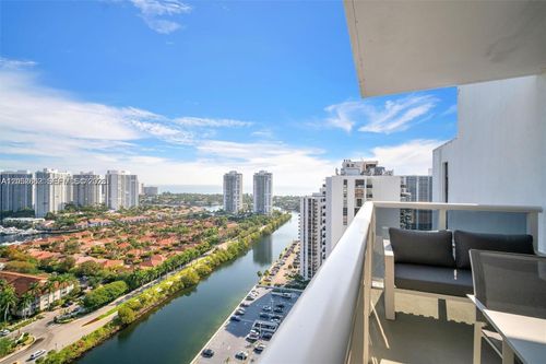 ph2-3625 N Country Club Dr, Aventura, FL, 33180-1763 | Card Image