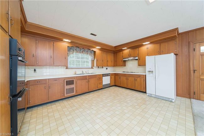 2025 W Main St, House other with 3 bedrooms, 2 bathrooms and null parking in Yadkinville NC | Image 21