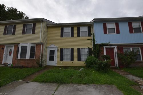 6006 Edgelake Dr, Virginia Beach, VA, 23464-4906 | Card Image