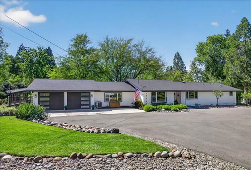 2050 Magnolia Ave, Medford, OR, 97501-8554 | Card Image