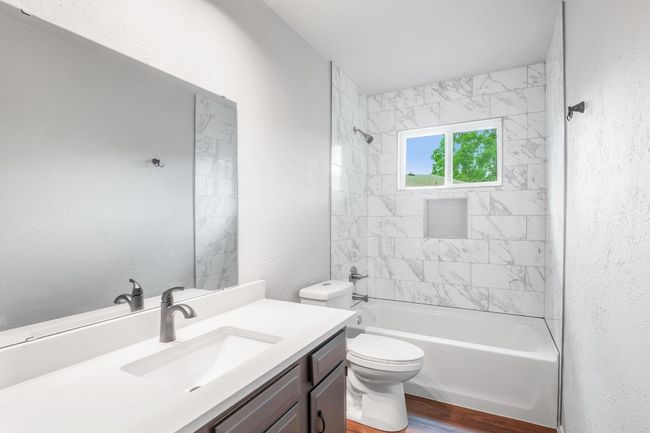 Modern shower/bath2 combo | Image 13
