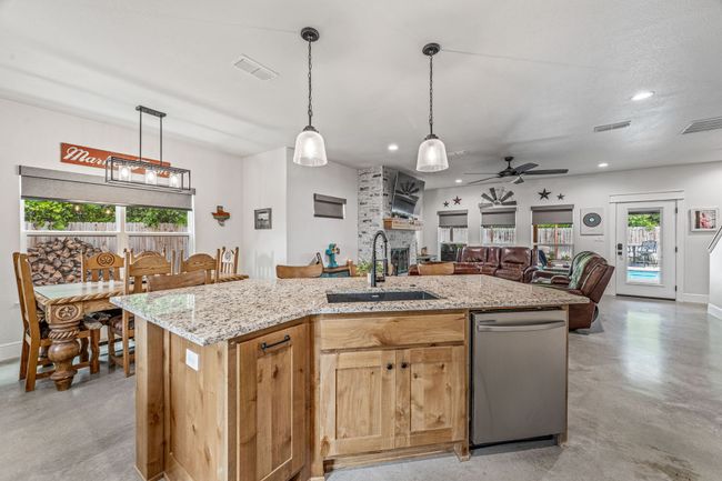 242 Little Tree, House other with 3 bedrooms, 3 bathrooms and null parking in Tolar TX | Image 19