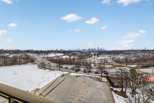 724-1 Leaside Park Drive, East York, ON, M4H1R1 | Card Image