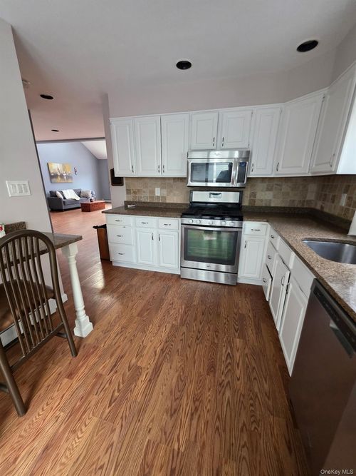 86 Armour St, Long Beach, NY, 11561-2513 | Card Image