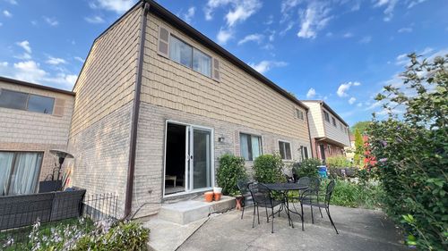 1777 Shoshonee Trl, Wheeling, IL, 60090-6504 | Card Image