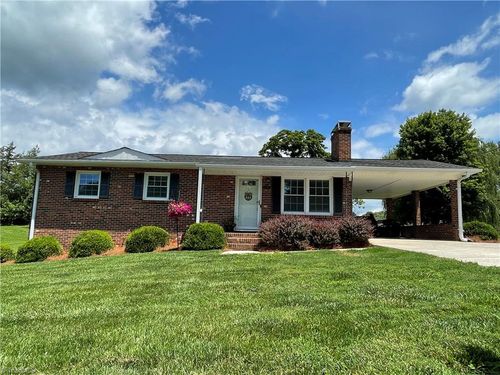 1026 Christian Dr, Pinnacle, NC, 27043-9036 | Card Image