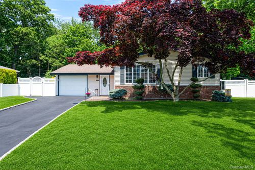 43 Dale Ln, Smithtown, NY, 11787-4844 | Card Image