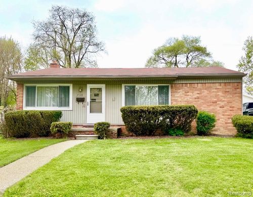 739 Vassar Drive, Fenton, MI, 48430 | Card Image