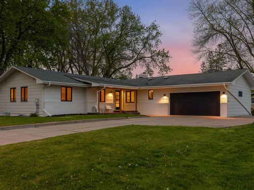 6401 Doron Ln, Edina, MN, 55439-1215 | Card Image
