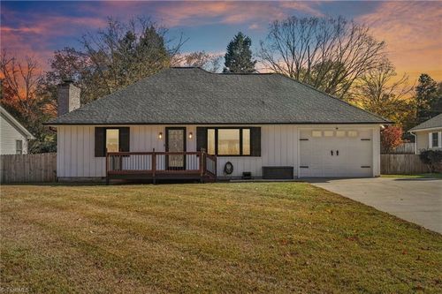 2004 Sunrise Cir, Lexington, NC, 27295-8521 | Card Image