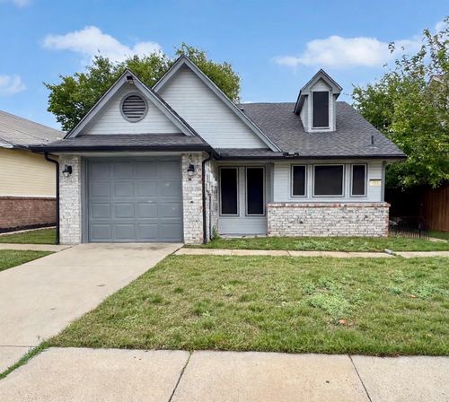 911 Gaynor Ave, Duncanville, TX, 75137-4723 | Card Image