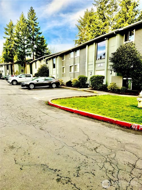 apt-c305-4717 W Lake Sammamish Pkwy Se, Issaquah, WA, 98027-9338 | Card Image