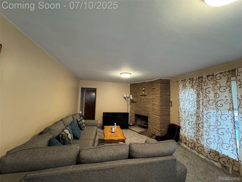 8602 Dale St, Dearborn Heights, MI, 48127-1429 | Card Image