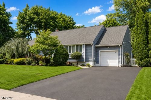 90 Farms Road Cir, East Brunswick, NJ, 08816-2917 | Card Image