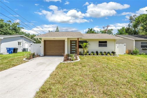 1221 36th Ter N, St Petersburg, FL, 33704-1052 | Card Image