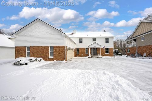 2863 Walmsley Circle Dr, Lake Orion, MI, 48360-1641 | Card Image
