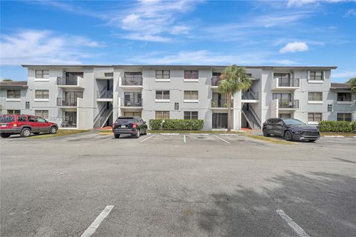 apt-211-7160 Nw 179th St, Hialeah, FL, 33015-5433 | Card Image