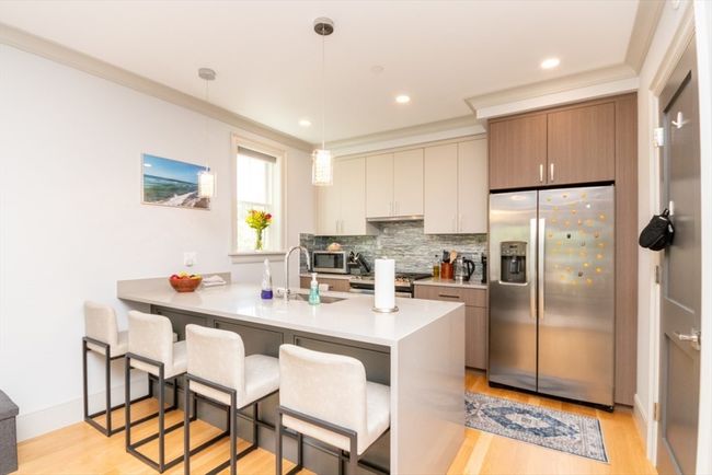 APT-2 - 142 Willard St, Condo with 2 bedrooms, 2 bathrooms and 2 parking in Quincy MA | Image 4