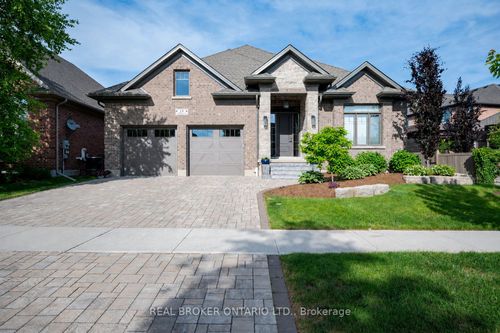 15 Langton Dr, Kitchener, ON, N2P2X9 | Card Image