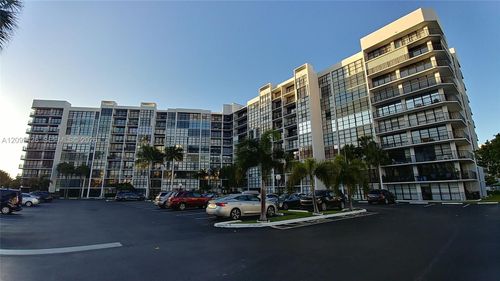 825-800 Parkview Dr, Hallandale Beach, FL, 33009-8904 | Card Image