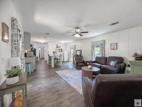 116 E Avenue G, Hooks, TX, 75561-5104 | Card Image