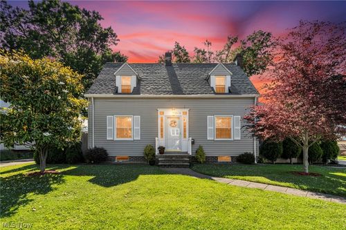 2110 Brown Rd, Lakewood, OH, 44107-6064 | Card Image