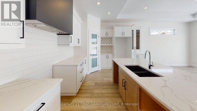 18 Postma Cres, House other with 3 bedrooms, 2 bathrooms and 4 parking in Ailsa Craig ON | Image 4