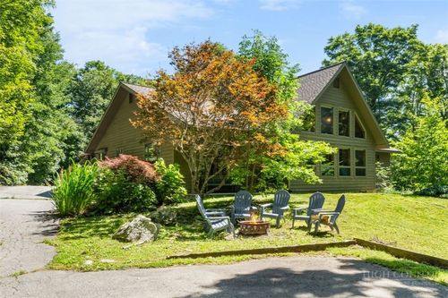 126 Rock Ledge Ln, Sugar Mountain, NC, 28604-9492 | Card Image