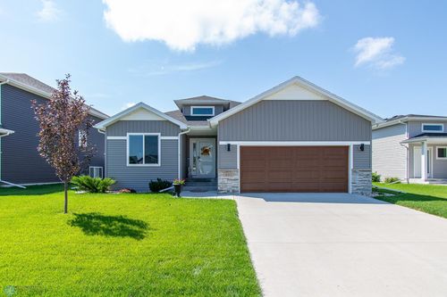 801 Cathy Dr W, Horace, ND, 58047 | Card Image