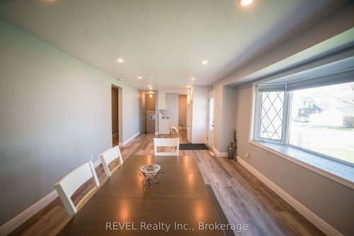 8685 Roosevelt St, Niagara Falls, ON, L2G7A3 | Card Image