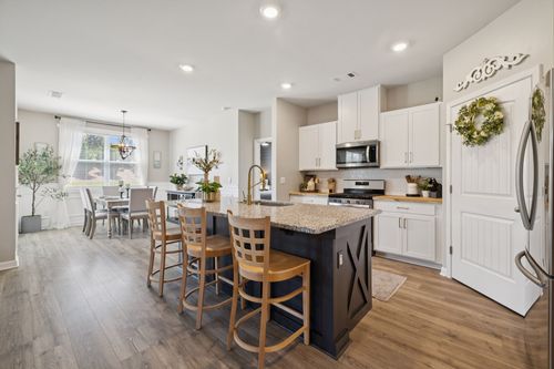 2140 Quinn Dr, White House, TN, 37188-2403 | Card Image