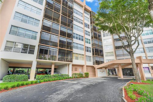 l4-1400 Saint Charles Pl, Pembroke Pines, FL, 33026-3224 | Card Image