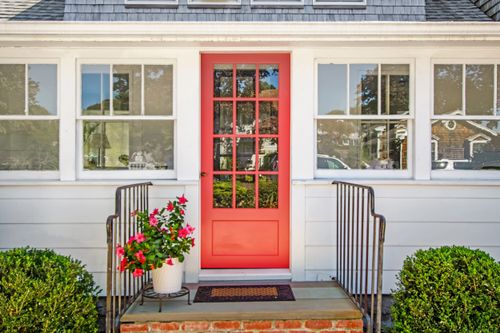 26 Avery St, Mystic, CT, 06355-2925 | Card Image