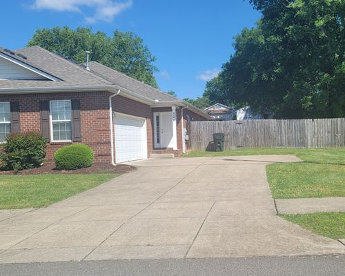 526 Rose Cottage Cir, Gallatin, TN, 37066-2584 | Card Image