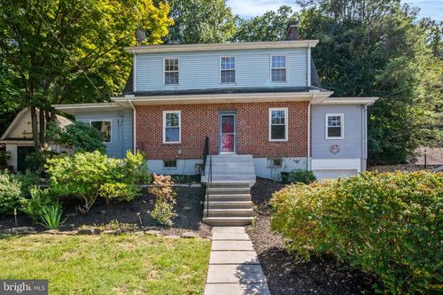 2132 Highland Ave, MOUNT PENN, PA, 19606-1813 | Card Image
