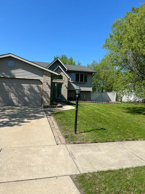 7922 Bracken Pkwy, Hobart, IN, 46342 | Card Image